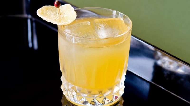 'Penicillin cocktail with crisp lemon and ice.'>