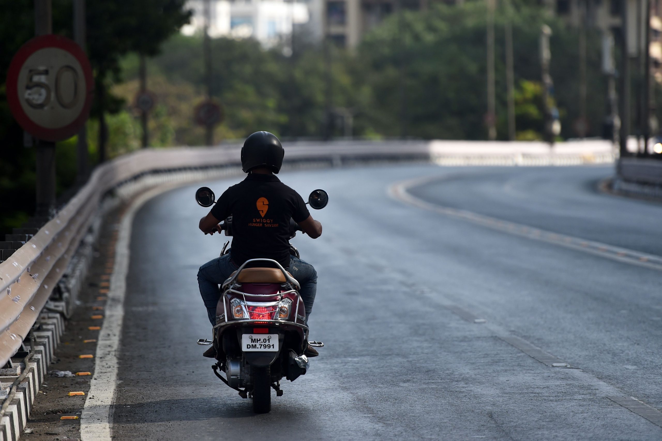 Swiggy expands alcohol delivery to West Bengal 25