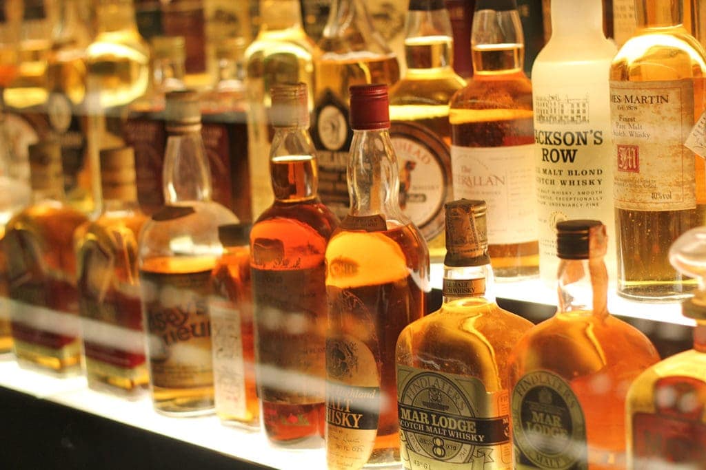 3 must try whiskies under 4000 rupees 33